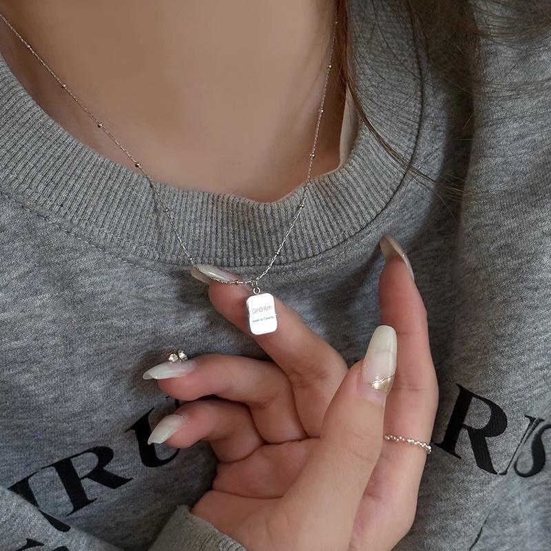 2023 New Cold Style Gold Square Pendant Necklace for Women - Simple Clavicle Chain Design