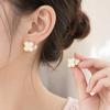 Две серьги-гвоздики с четырехлистным клевером женские корейские простые универсальные сладкий темперамент модная индивидуальность передняя и задняя двусторонние жемчужные