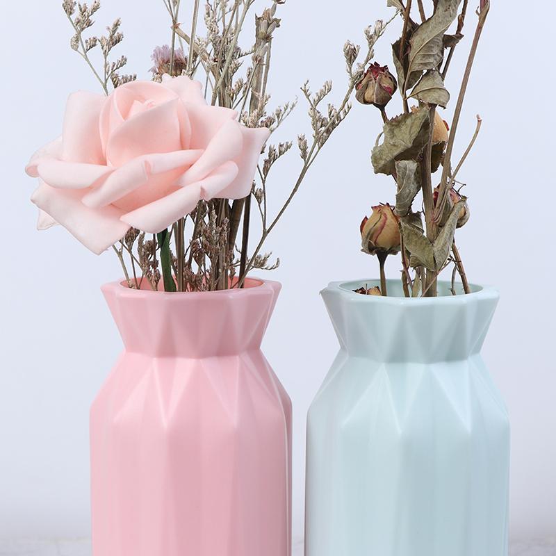 Оригинальные пластиковые вазы