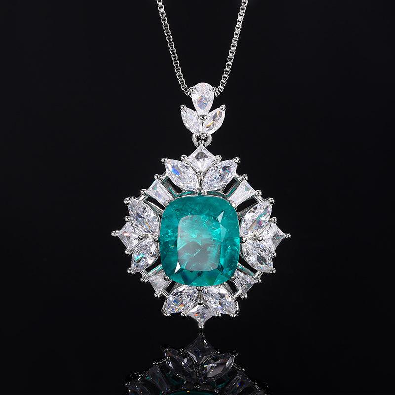 Ювелирные изделия Медное основание Позолоченная Имитация Красный Корунд Синяя Шпинель Подвеска в стиле легкой роскоши Женская 14 * 16