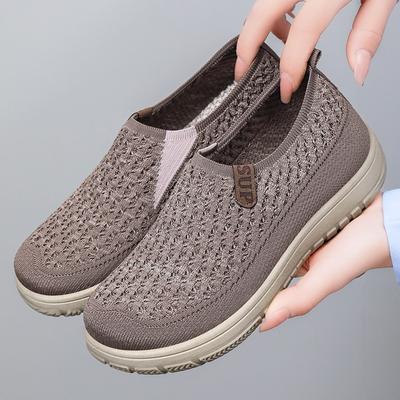 Обувь женская 2025 новая женская обувь старые пекинские тканевые туфли мягкая подошва легкие туфли для мамы платформа повседневная обувь