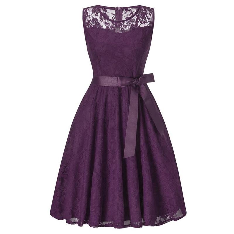 Элегантное платье в стиле ретро с круглым вырезом без рукавов, кружевной отделкой, широким поясом и приталенной расклешенной юбкой