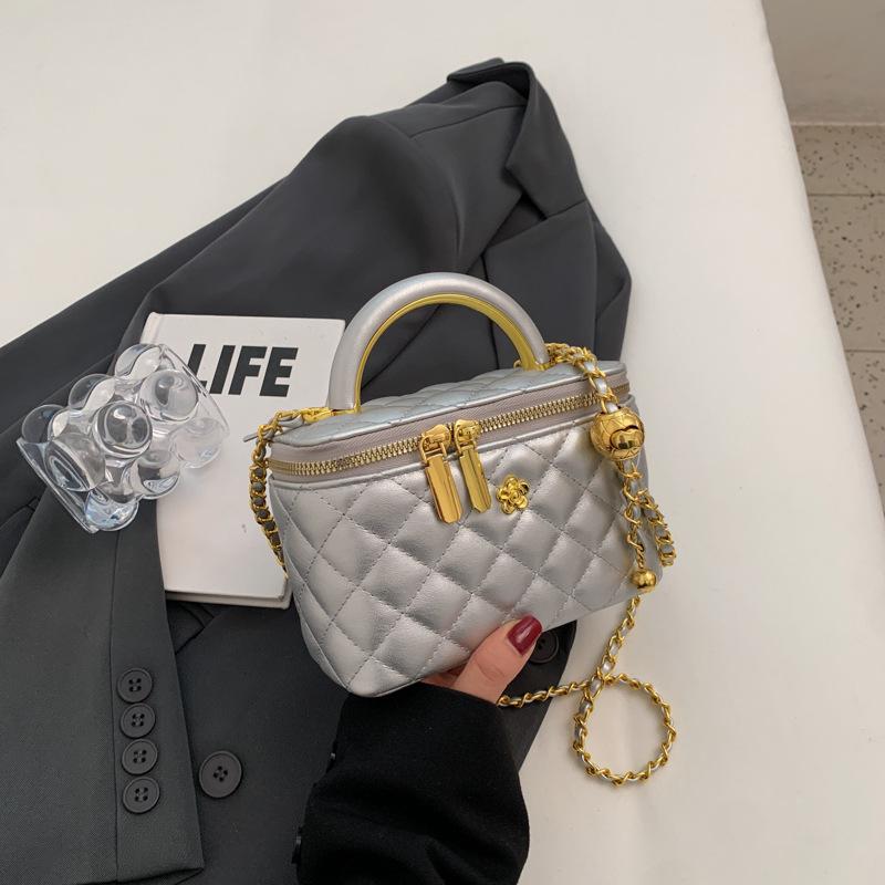 Small Box Cosmetic Bag Women's 2025 New Textured Portable Messenger Bag Versatile Diamond Chain Bag