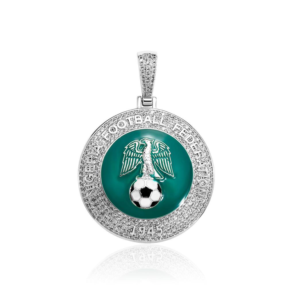 Красочная подвеска в стиле хип-хоп с эмблемой футбольного клуба, выполненная в технике перегородчатой эмали