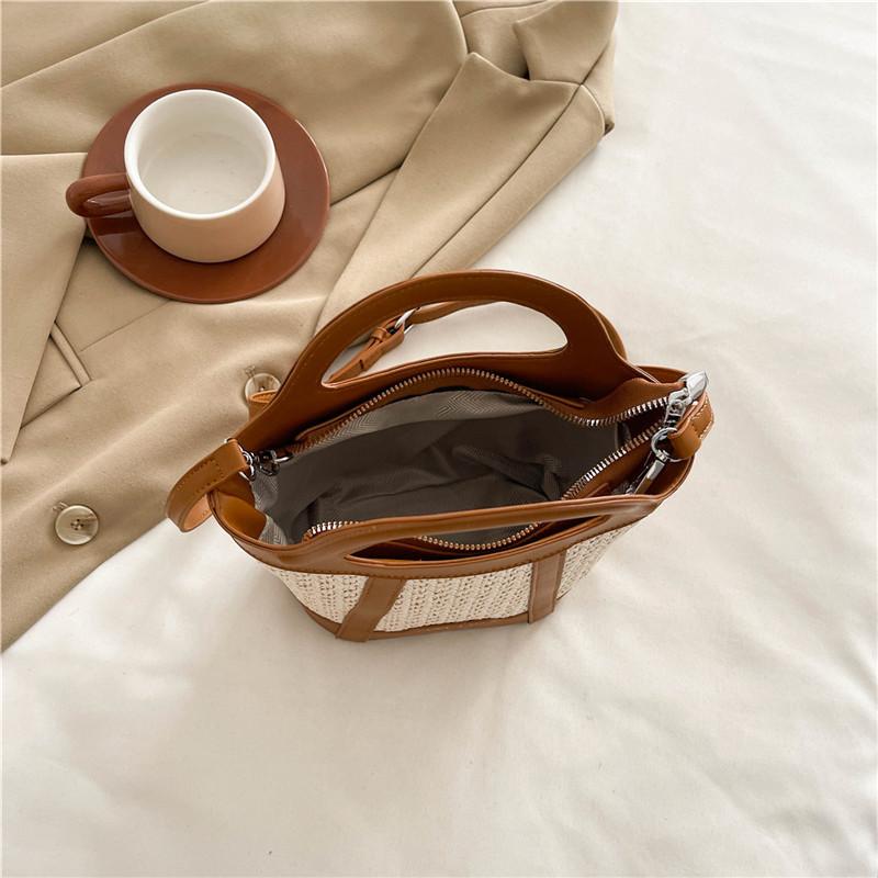 Повседневная модная портативная сумка-ведро, женская летняя новая соломенная сумка через плечо, текстурная комбинированная сумка-мессенджер