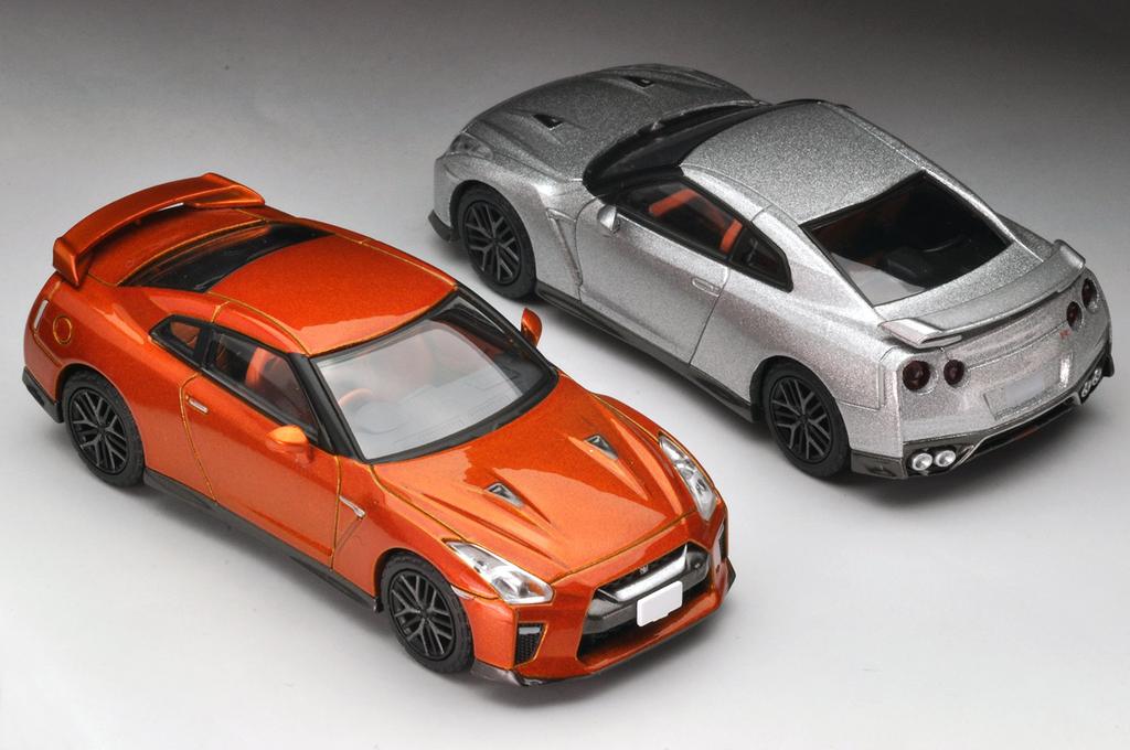 Tomica Limited Vintage Neo Scale Nissan 2017 Model Finished Product 1/64 LV-N148b GT-R (Silver) -