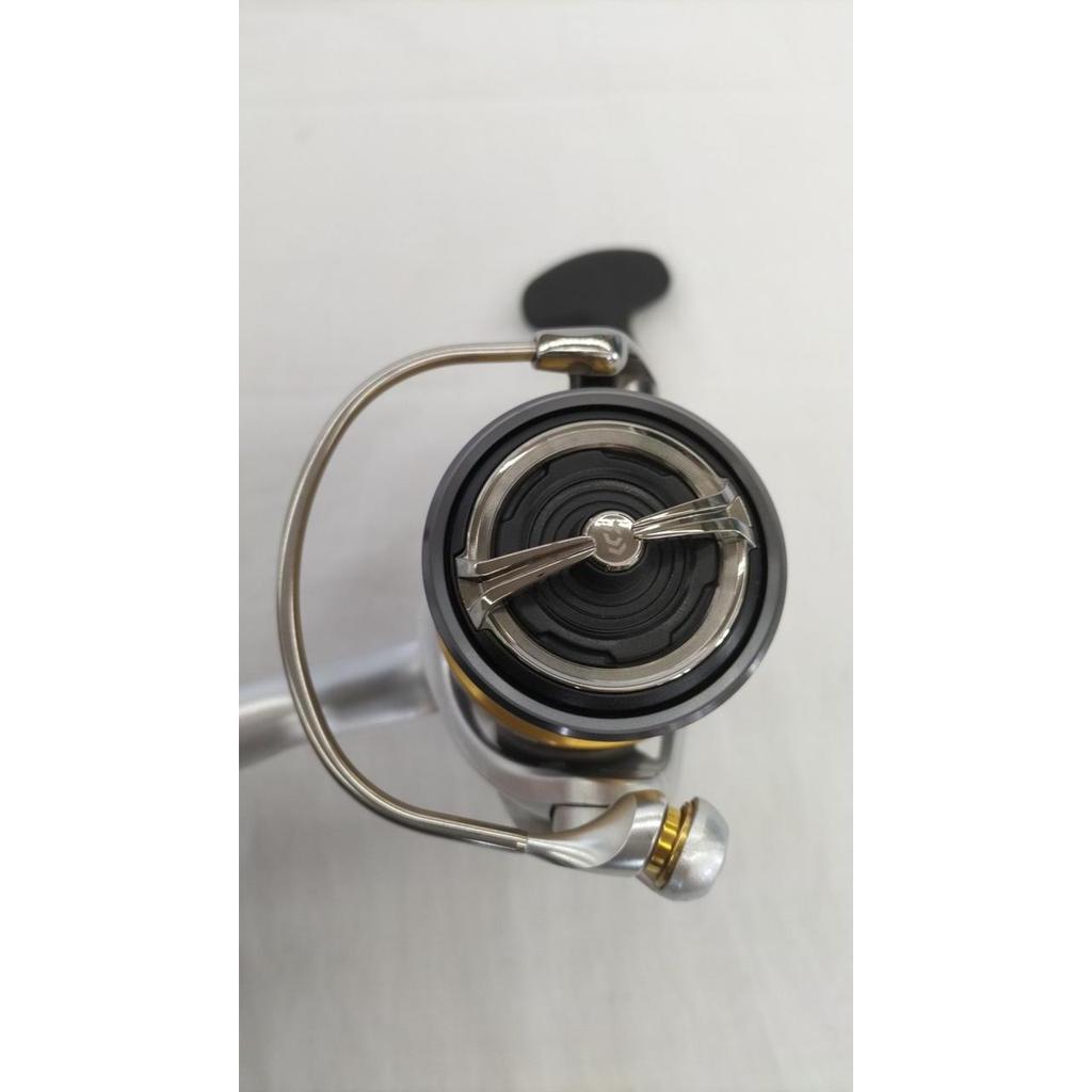 Б/у спиннинговая катушка DAIWA 21FREEMS LT3000CHX