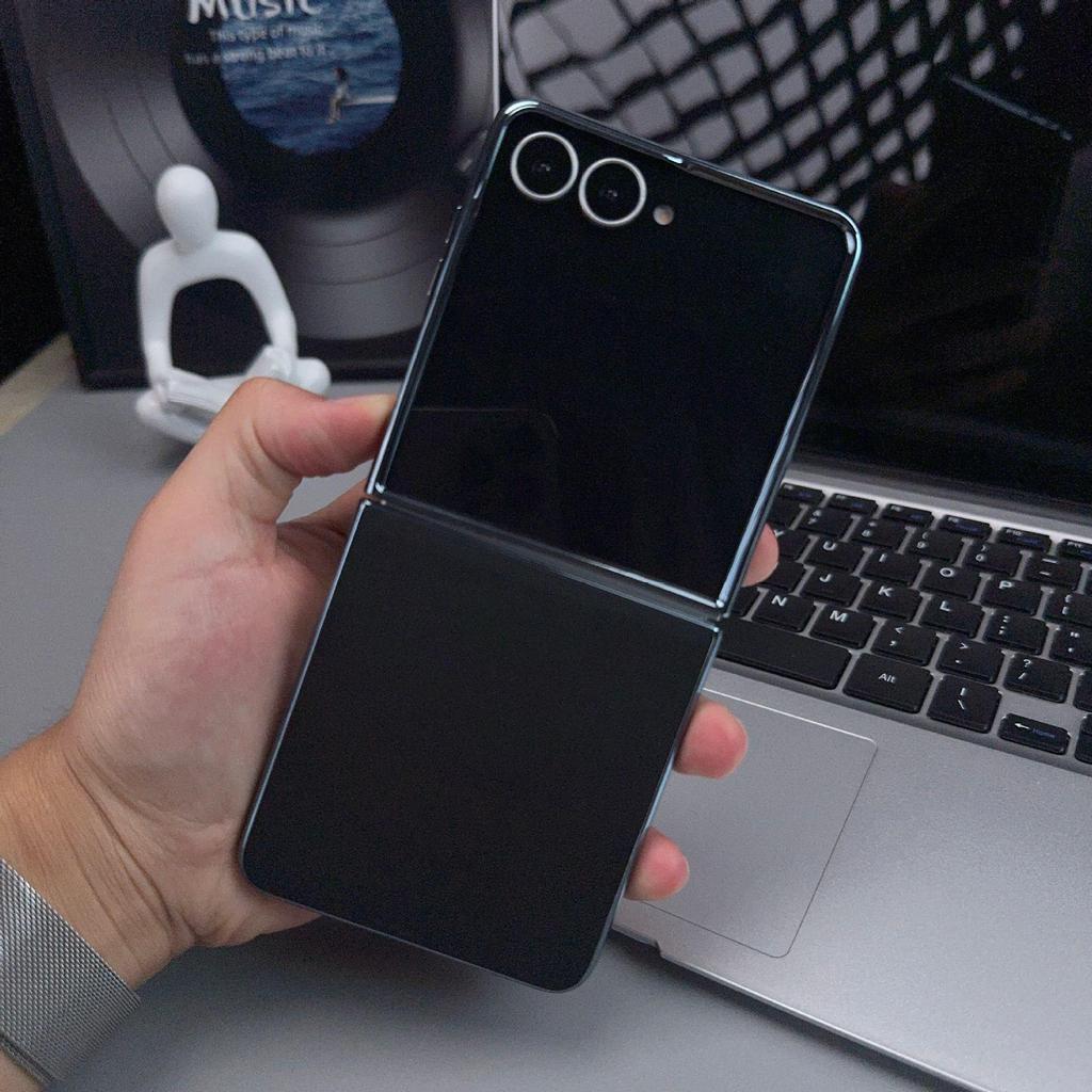 Кожаный чехол для Samsung Galaxy Z Flip 8: Складной экран с гальванизированными краями