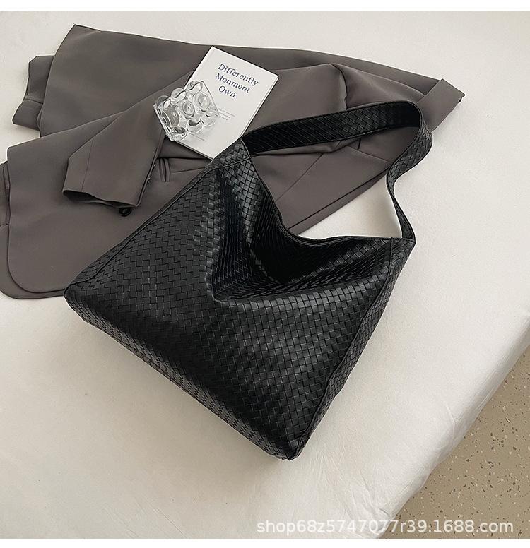 New Fashion Large-capacity Woven Bag 2025 One-shoulder Crossbody Versatile Simple Solid Color Commuter Tote Large Bag