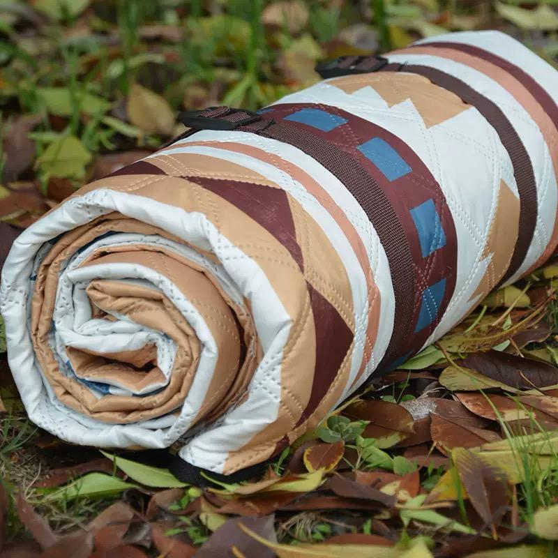 Modern Design Outdoor Picnic Mat Waterproof Picnic Blanket Portable Foldable Beach Mat for Outdoor Activities Camping Blanket
