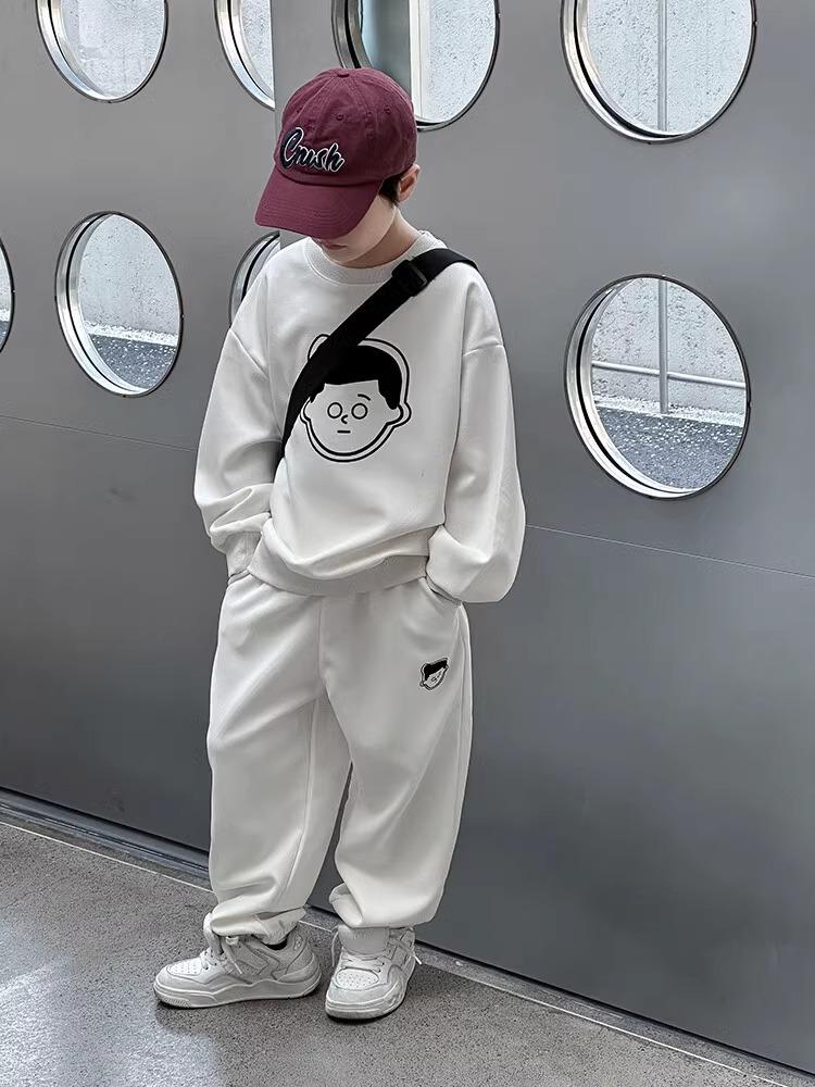 Комплект из двух предметов спортивной одежды для мальчиков весна-осень 2023 года в корейском стиле: свитер с длинными рукавами и повседневные брюки