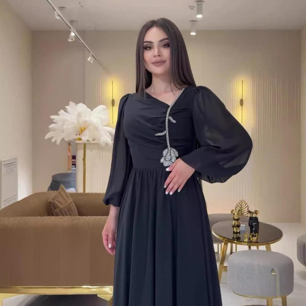 Летнее облегающее сетчатое платье в европейском и американском стиле 2024 года с косым воротником и рукавами-фонариками