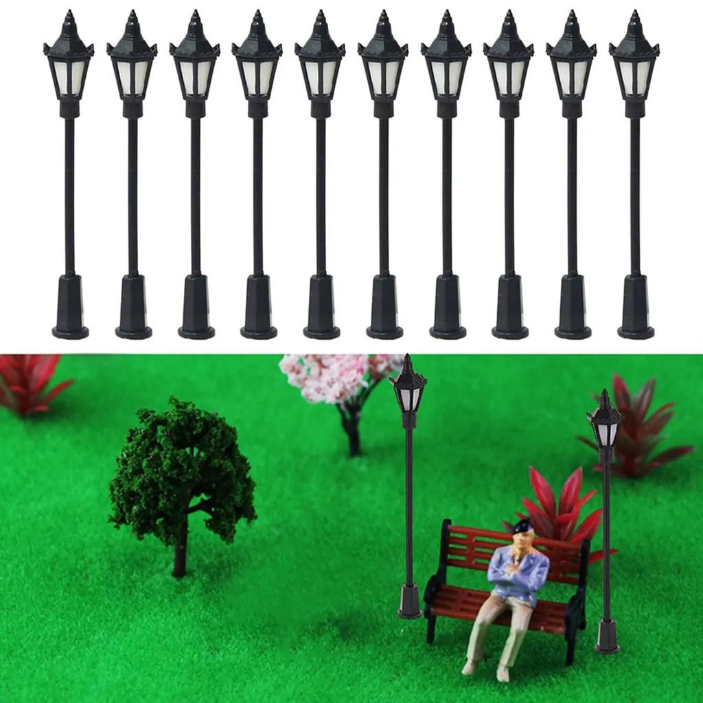 Бытовые настенные светильники светятся вверх и вниз, создавая атмосферу. Декоративное расположение настенных светильников, мойки стен, наружных дворовых фонарей на солнечных батареях