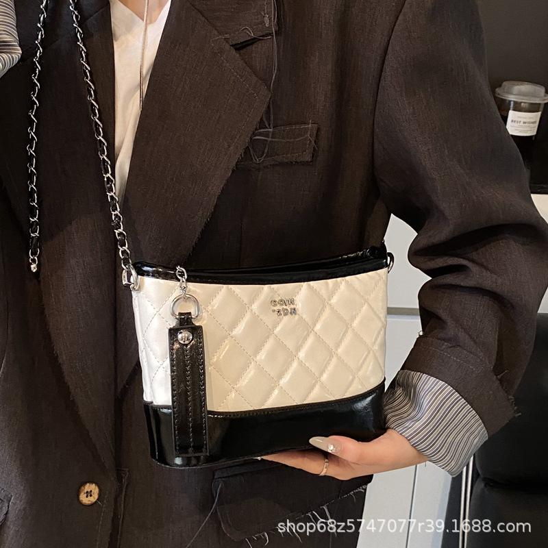 2025 New Small Fragrance Style One-shoulder Cross-body Bag Fashion Diamond Check Chain Bucket Bag Women's Trendy Commuting High-end Sense Women's Bag