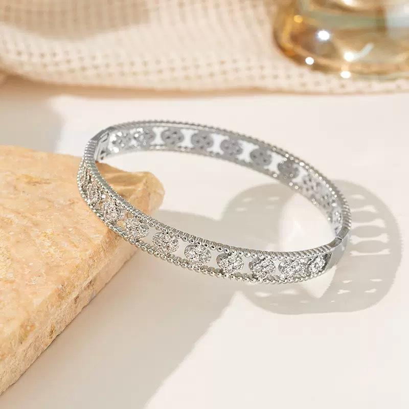 2026 Four-leaf Clover Bracelet Women's Hollow Design High-end Flower Bracelet Full of Diamonds Kaleidoscope Bracelet Versatile Jewelry