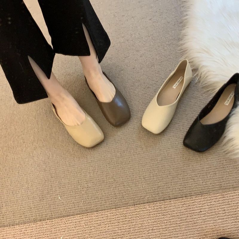 Retro square head grandma shoes women's flat autumn and winter new Doudou shoes soft leather shallow mouth single shoes comfortable and not tired