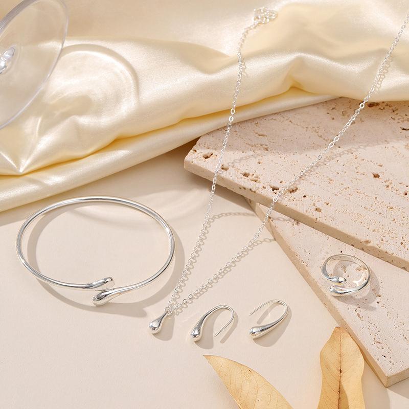 Набор украшений из 4 предметов в форме слезы: колье, браслет, серьги, кольцо. Подарок женщине на День святого Валентина