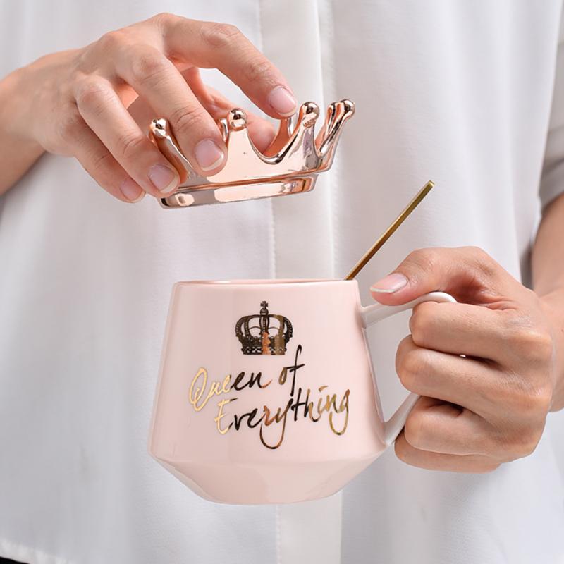 Creative Crown Ceramic Mug Cute Coffee Mug Milk Cup with Spoon Lids Coffee Tea Cup 300ml Capacity Water Mugs X-Mas Gift