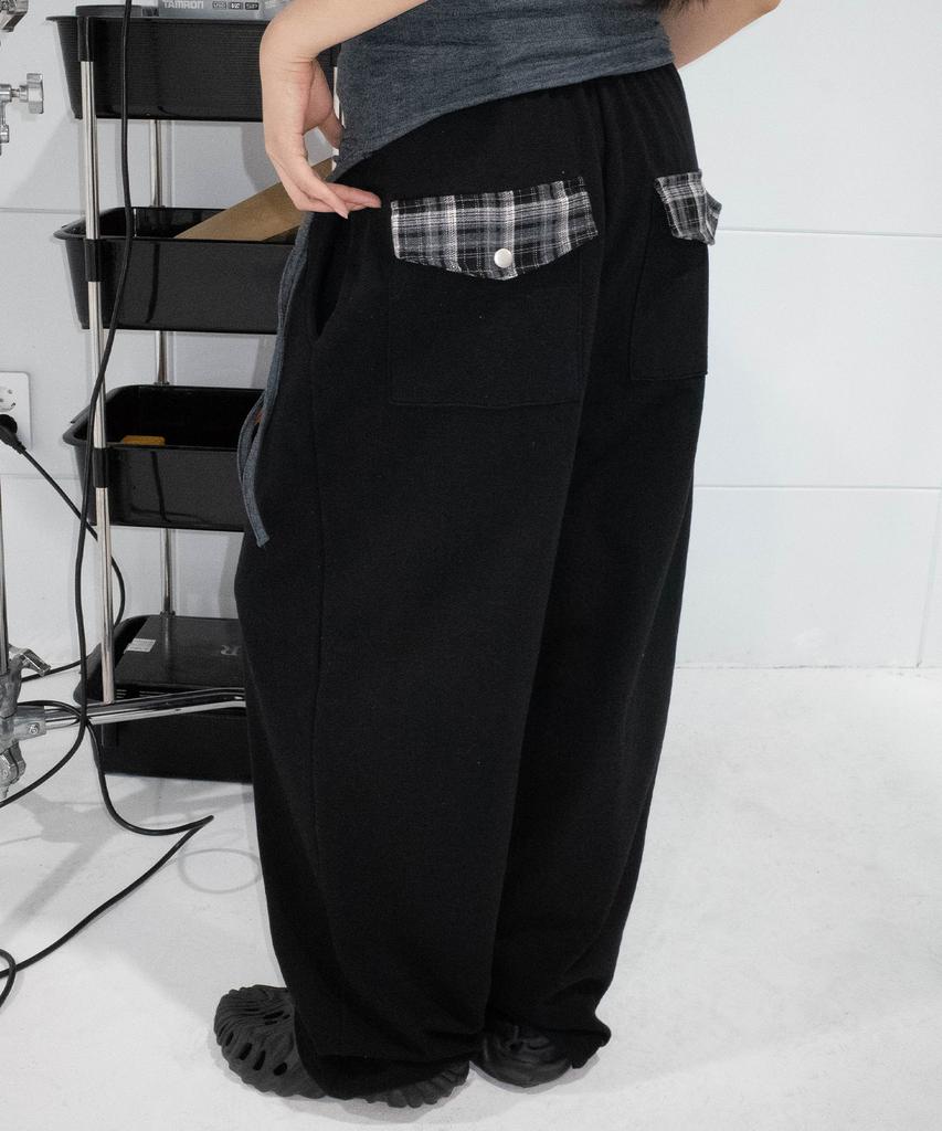 CHICKS Check Point Balloon Sweatpants Black
