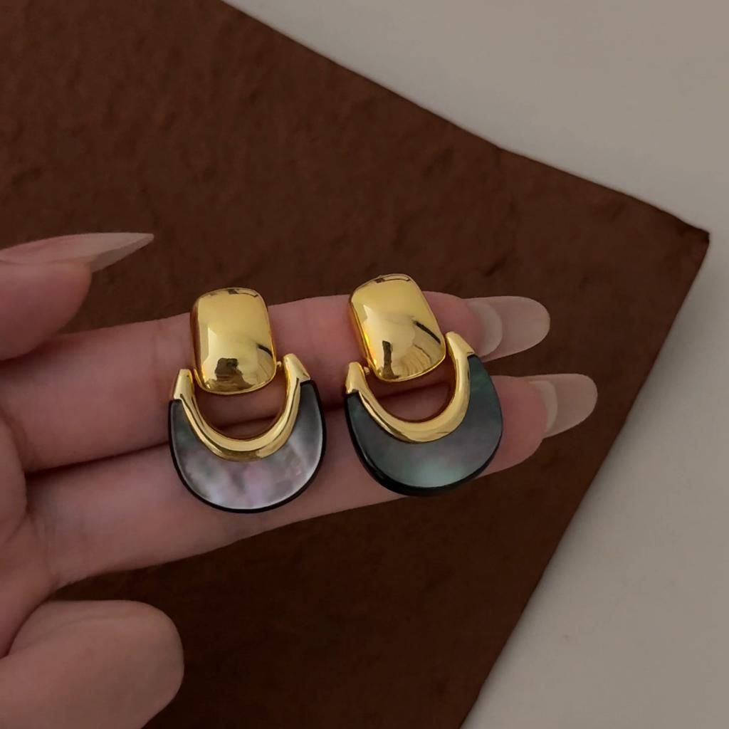 Light Luxury Geometric Buckle Semicircle Fritillary Earrings Gold and Silver Minimalist French Premium Earrings Fashion Daily Earrings