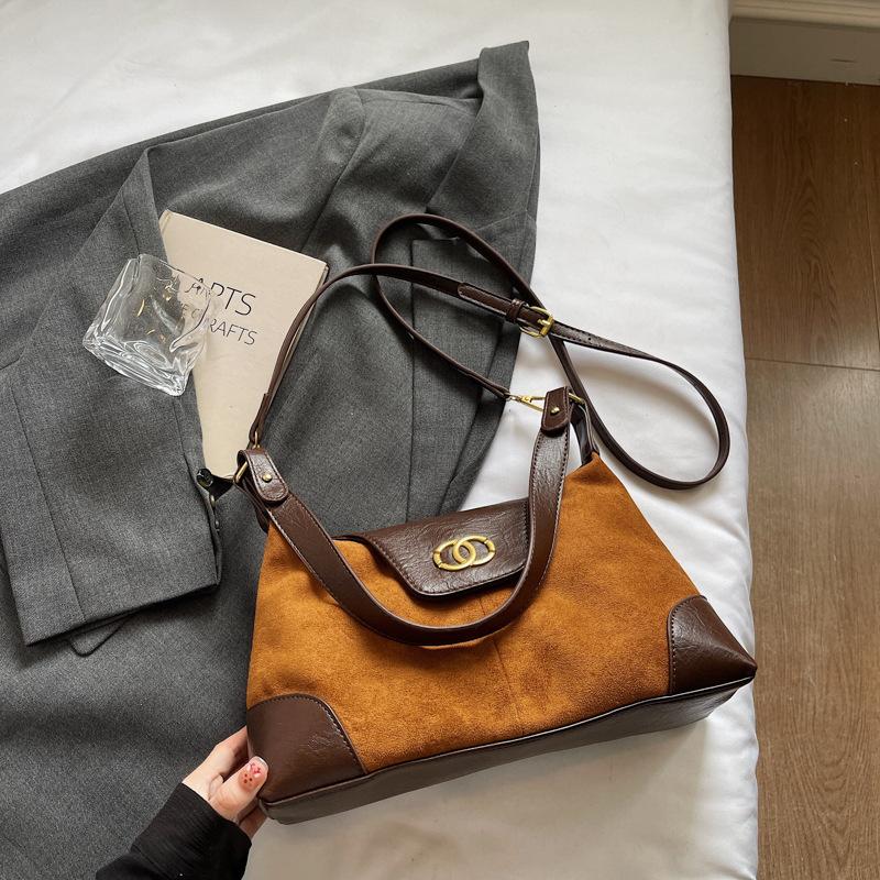 Замшевая сумка женская большой вместимости 2025 новая осенне-зимняя нишевая матовая ретро сумка-мессенджер подмышечная сумка для поездок на работу