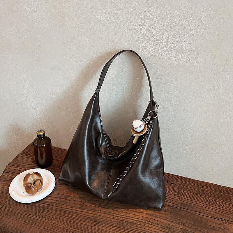 Вместительная сумка подмышку женская 2025 новая осенне-зимняя сумка через плечо ретро-сумка премиальная сумка-тоут для通勤