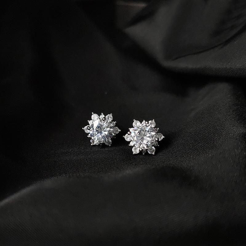 Simple Luxury Snowflake Zircon Stud Earrings Fashionable Chic Dazzle Jewelry