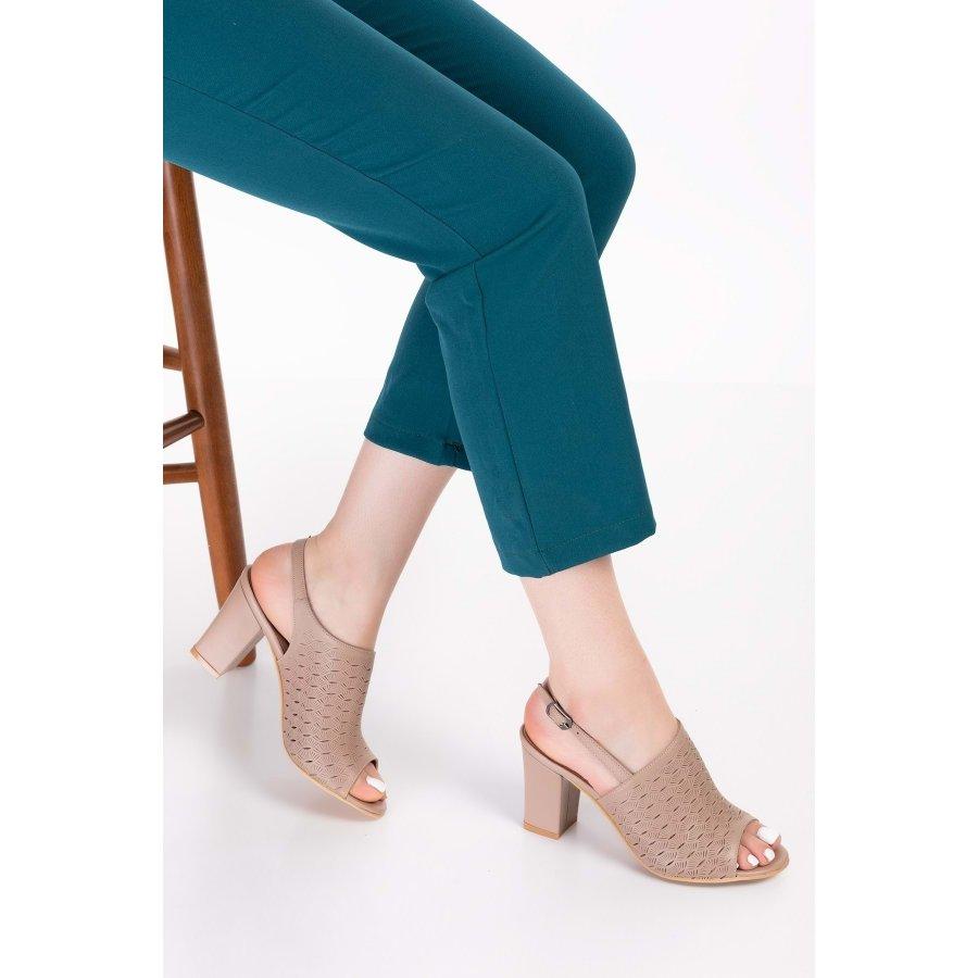 Женские стильные сандалии из натуральной кожи на среднем каблуке