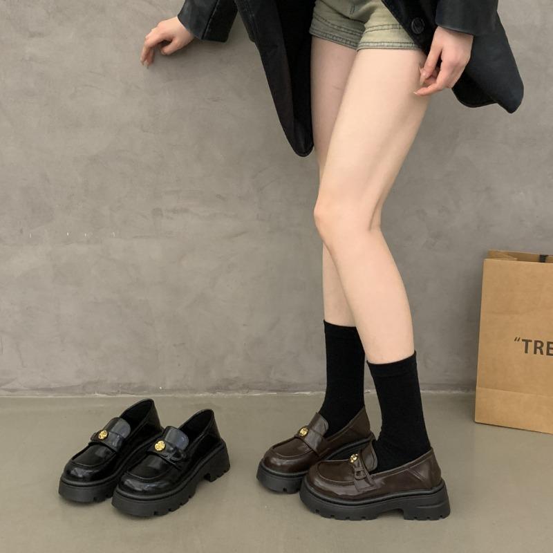 Версия на толстой подошве! Маленькие золотые монетки увеличивают рост, толстые каблуки, маленькие кожаные туфли, женские весенне-осенние универсальные черные лоферы на одном ремешке