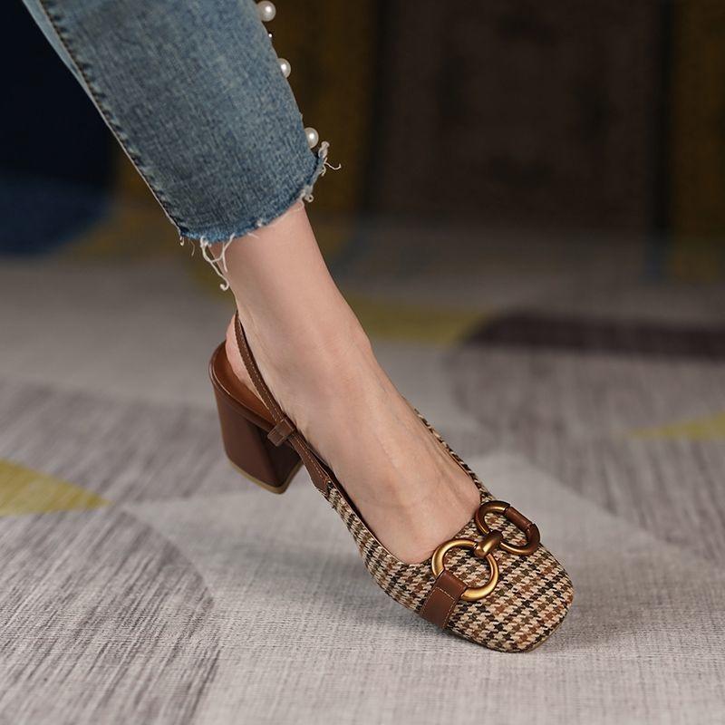 Модные ретро-босоножки в клетку на среднем каблуке с массивным дизайнерским зеркалом, роскошные женские летние бренды, женская обувь, тренд 2024 года в римском стиле