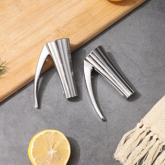 Nutcracker Chestnut Clip Peeler Universal Nut Cracker Hazelnut Pecan Walnut Plier Opener Multifunctional Nut Clip Kitchen Gadget