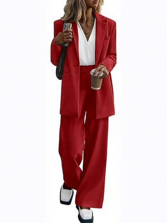 Мода осень/зима 2025 для женщин: Элегантный однотонный костюм с брюками