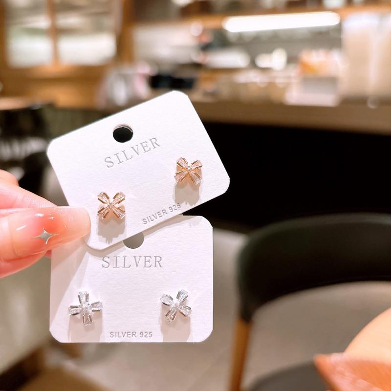 Small and Exquisite Cross Zirconia Earrings for Women Ins High-end Versatile Temperament Earrings Non-fading Earrings