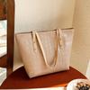 Urban Chic Large Capacity Handbag For Women 2023 Fashionable Tote Bag