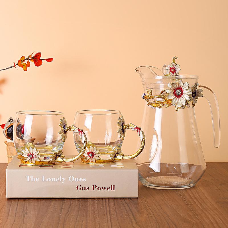 Чайная чашка из термостойкого хрустального стекла с эмалью Daisy — идеальный подарок на день рождения или праздник