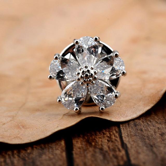 Simple Flower Bee Brooches For Women Daisy Brooch Anti -Glare Pins Shirt Sweater Pin Zircon Clothing Fixed Accessories Jewelry