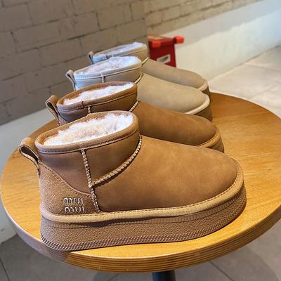 Утепленные зимние ботинки женские новые зимние водонепроницаемые и нескользящие на толстой подошве теплые универсальные увеличивающие рост короткие модные хлопковые ботинки