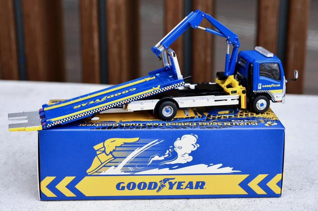 Модель литого автомобиля-прицепа с бортовой платформой Good Year Isuzu N Series