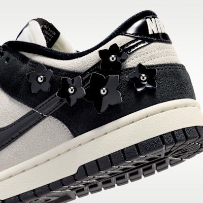 Women's Sneakers Nike Wmns Dunk Low SE 'Florette Black Sail'