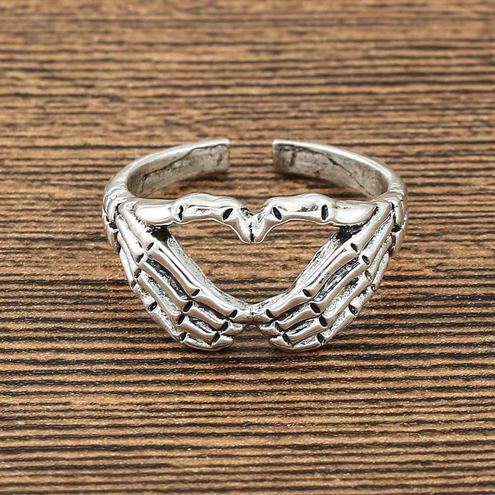 Vintage Woman Personality Hell Ghost Hand Ring Bohemia Punk Creative Palm Link Heart Rings Party Jewelry Gift