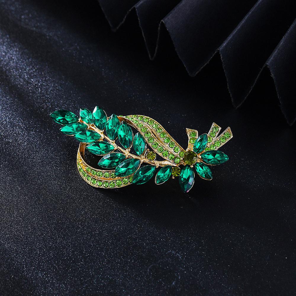 Vintage Crystal Flower Brooch Pin Rhinestone Brooches Gold Jewelry Party Gifts