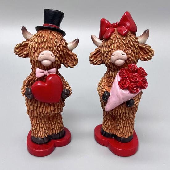 Valentine's Day Couple Highland Cow Figurine Holding Rose Love Heart Highland Cattle Resin Statue