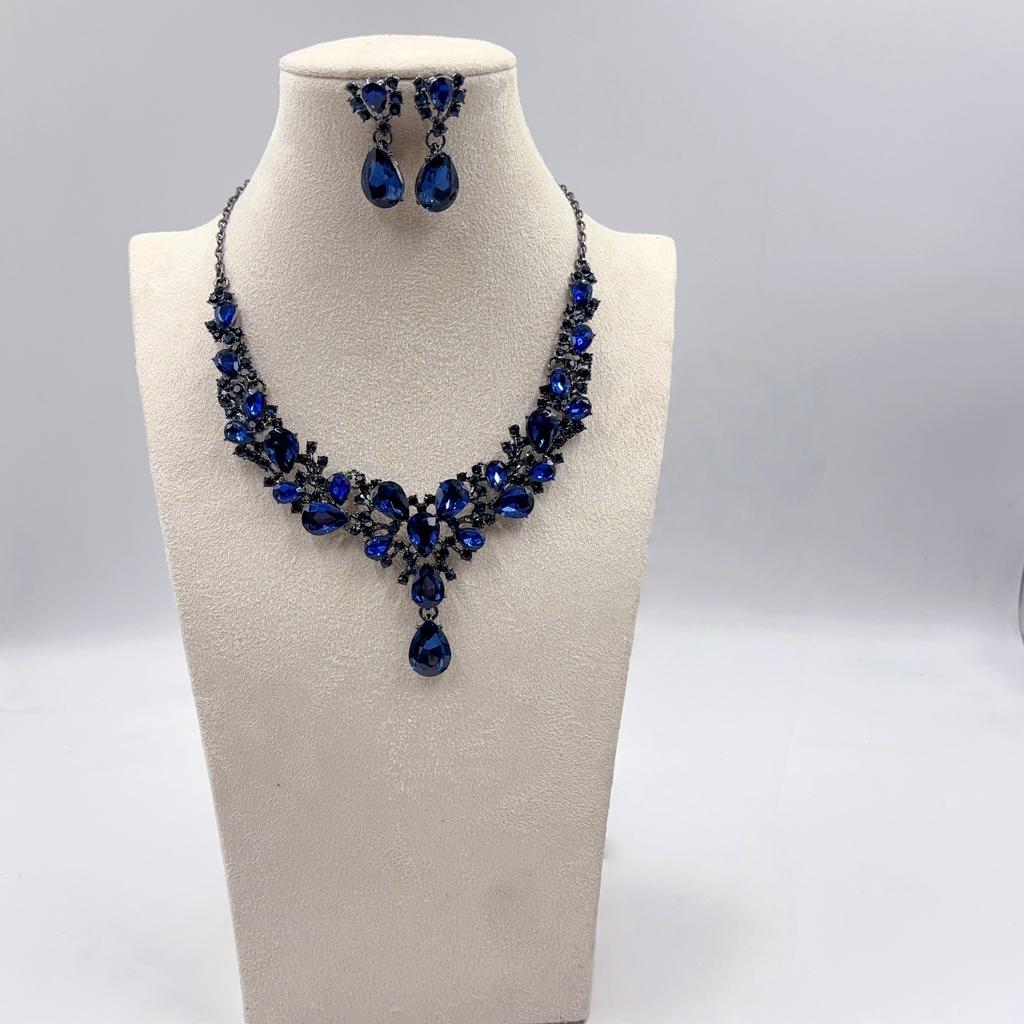 3pcs Fashionable Women's Jewelry Set With Crystal Contrasting Flower Necklace Earrings And Evening Dress Accessories