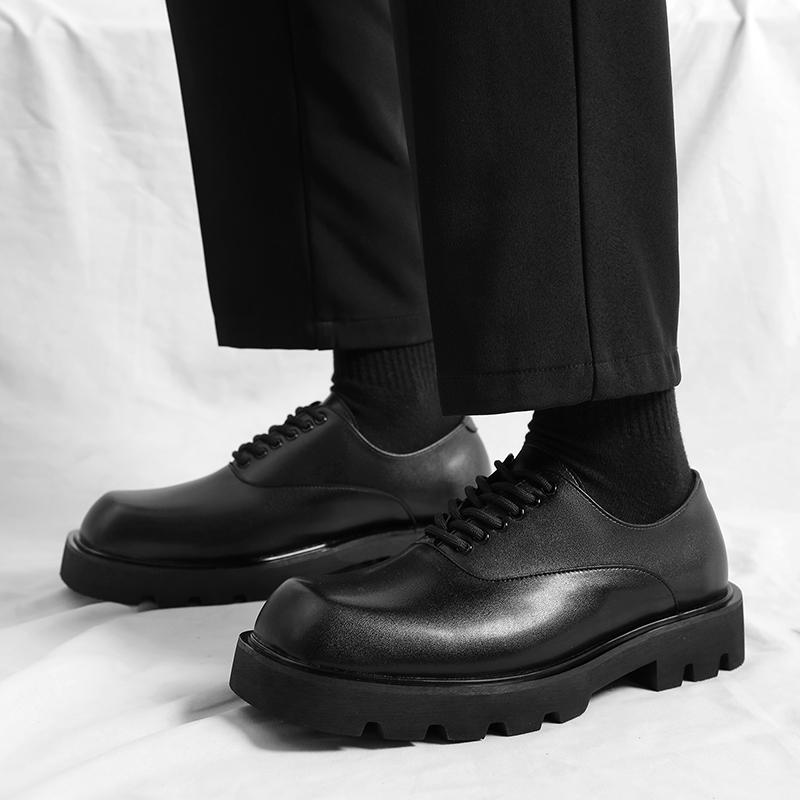 Модные мужские повседневные туфли на толстой подошве из кожи в стиле минимализма и универсальности. Модные туфли для вечеринок и офиса.