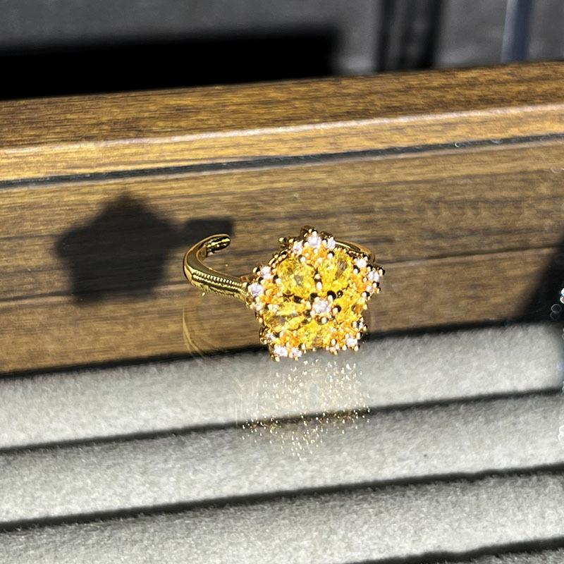 Elegant and fashionable stacking yellow diamonds, gold bright diamonds, personalized opening rings, women's light luxury niche design,