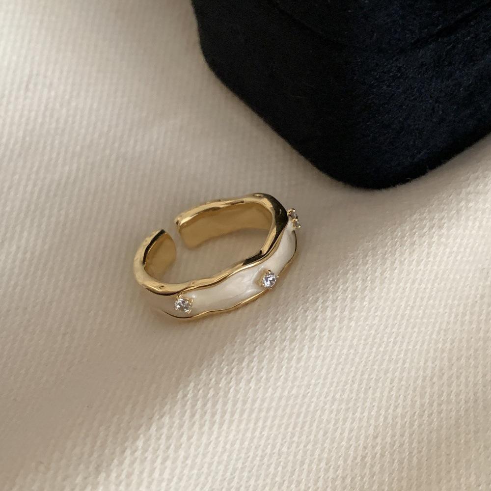 Женское кольцо на указательный палец класса люкс из стерлингового серебра 925 пробы с неправильной формы драгоценным камнем - Не тускнеющее, регулируемое, с легким нишевым дизайном.