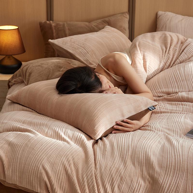 Японский класс А Полностью матовый бархатный 3D резной комплект зимнего постельного белья из 4 предметов Мать-ребенок