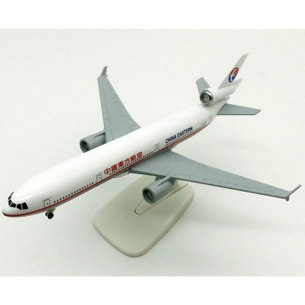 Модель самолета China Eastern Airlines MD-11 с подставкой, 20 см (1:Масштаб 300)