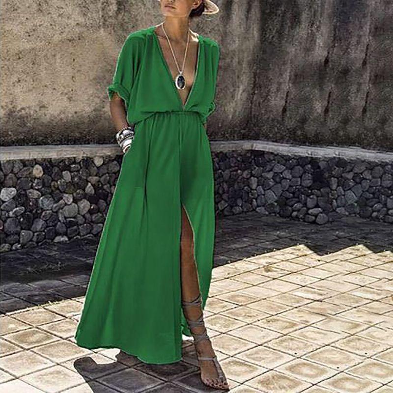 Стильное женское платье макси с глубоким V-образным вырезом, отличающееся неподвластным времени дизайном и премиальным качеством