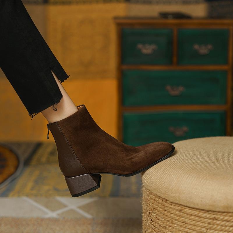 Короткие сапоги женские квадратной формы 2025 года, осень-зима, простые коричневые сращивания, толстый каблук, замшевые, средний каблук, молния сзади, короткие сапоги женские